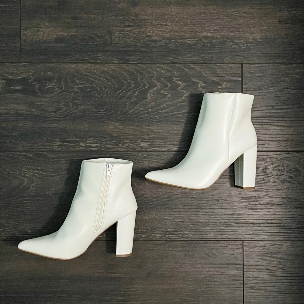 FashionNova White Boots